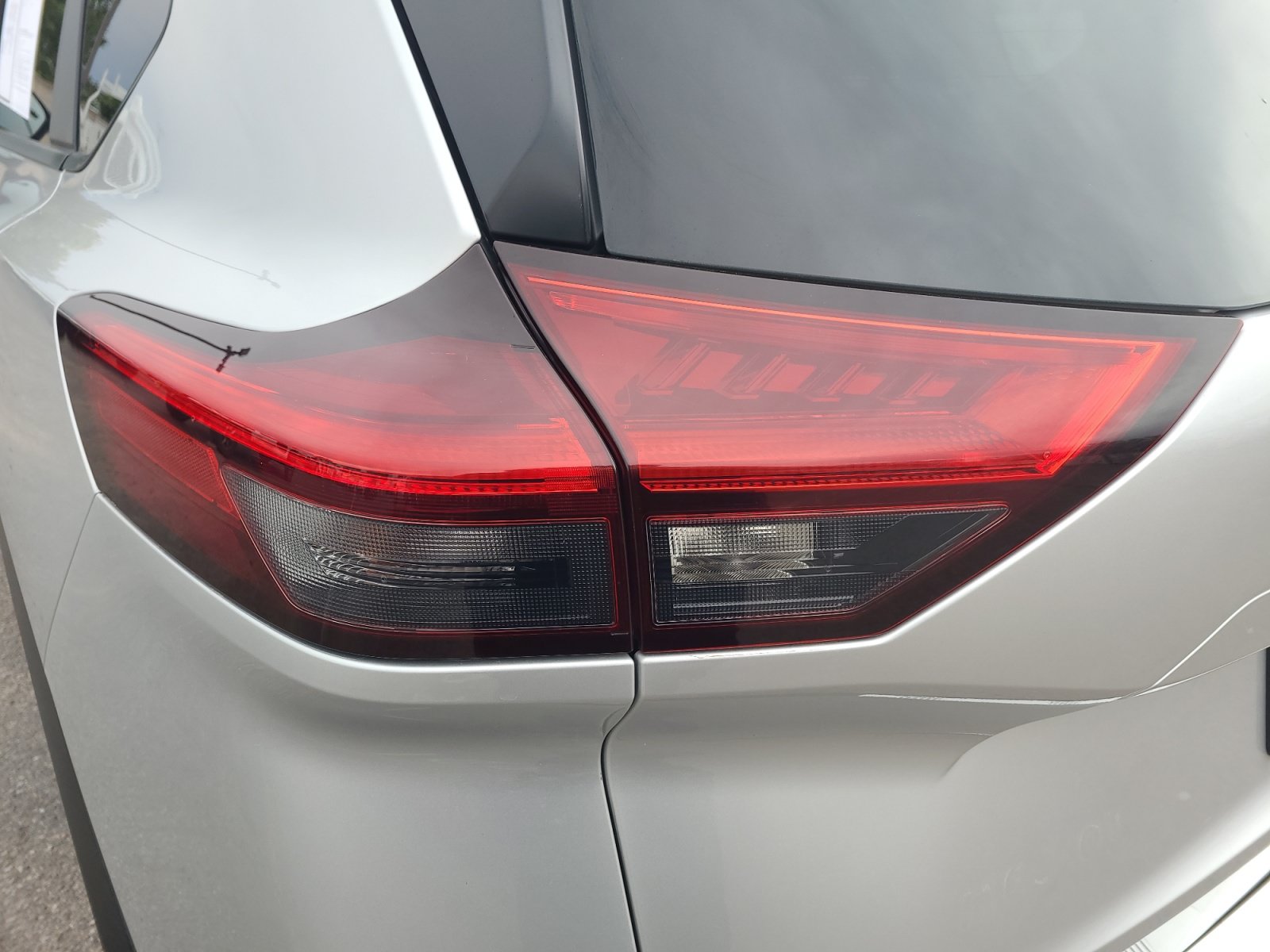 Used 2023 Nissan Rogue SV AWD/4WD image 25