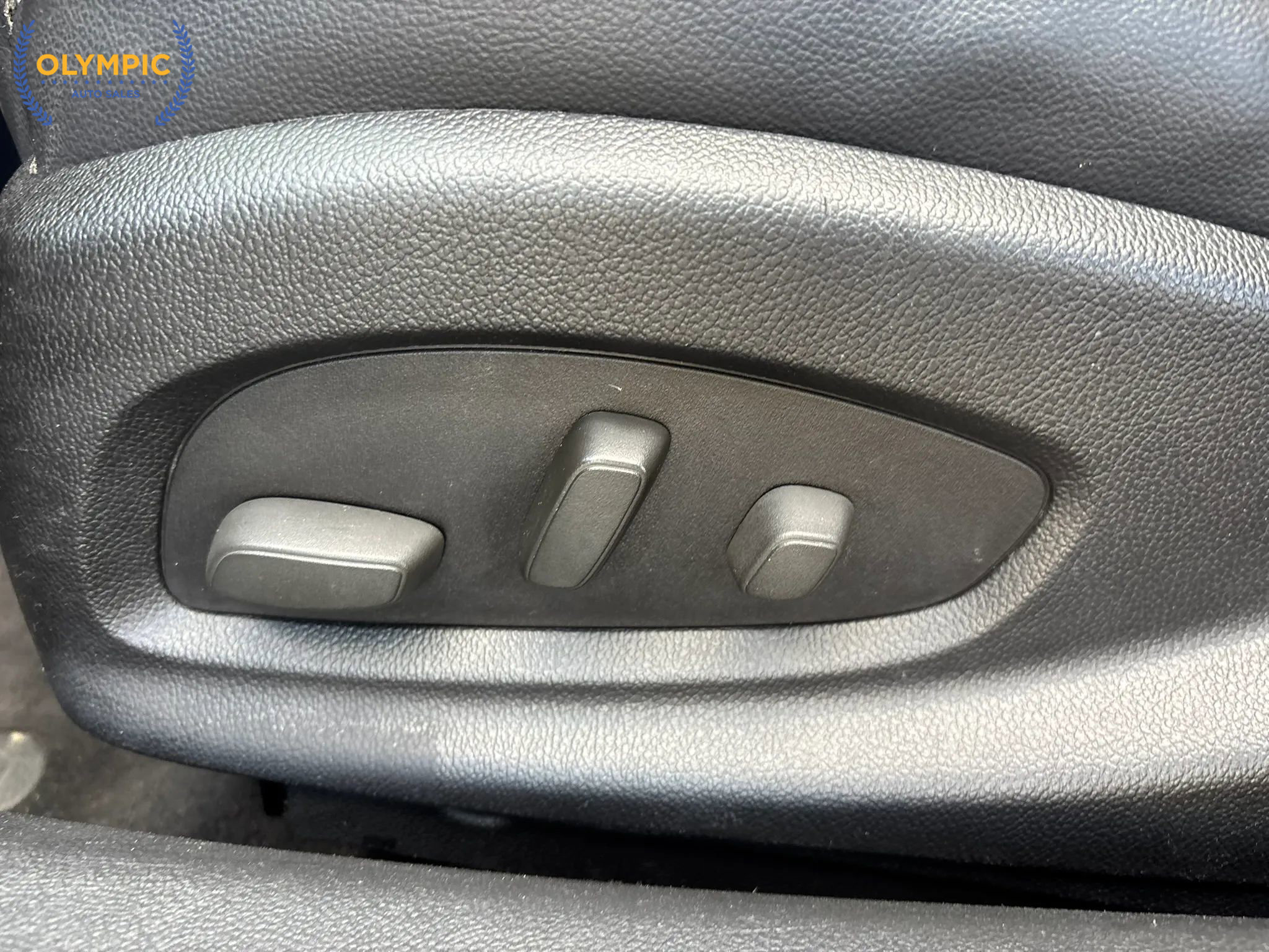 Used 2014 Chevrolet Impala LT w/ Convenience Package image 28