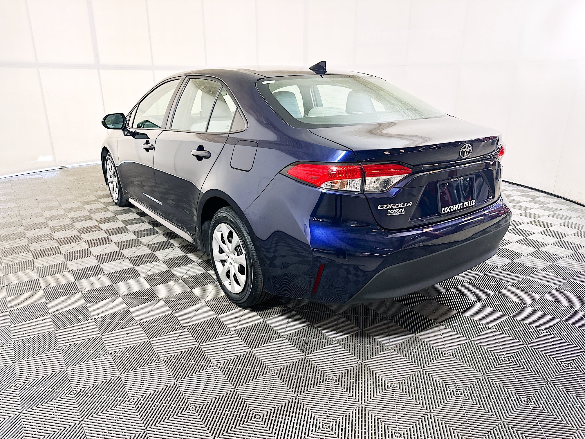 Used 2024 Toyota Corolla LE FWD image 5