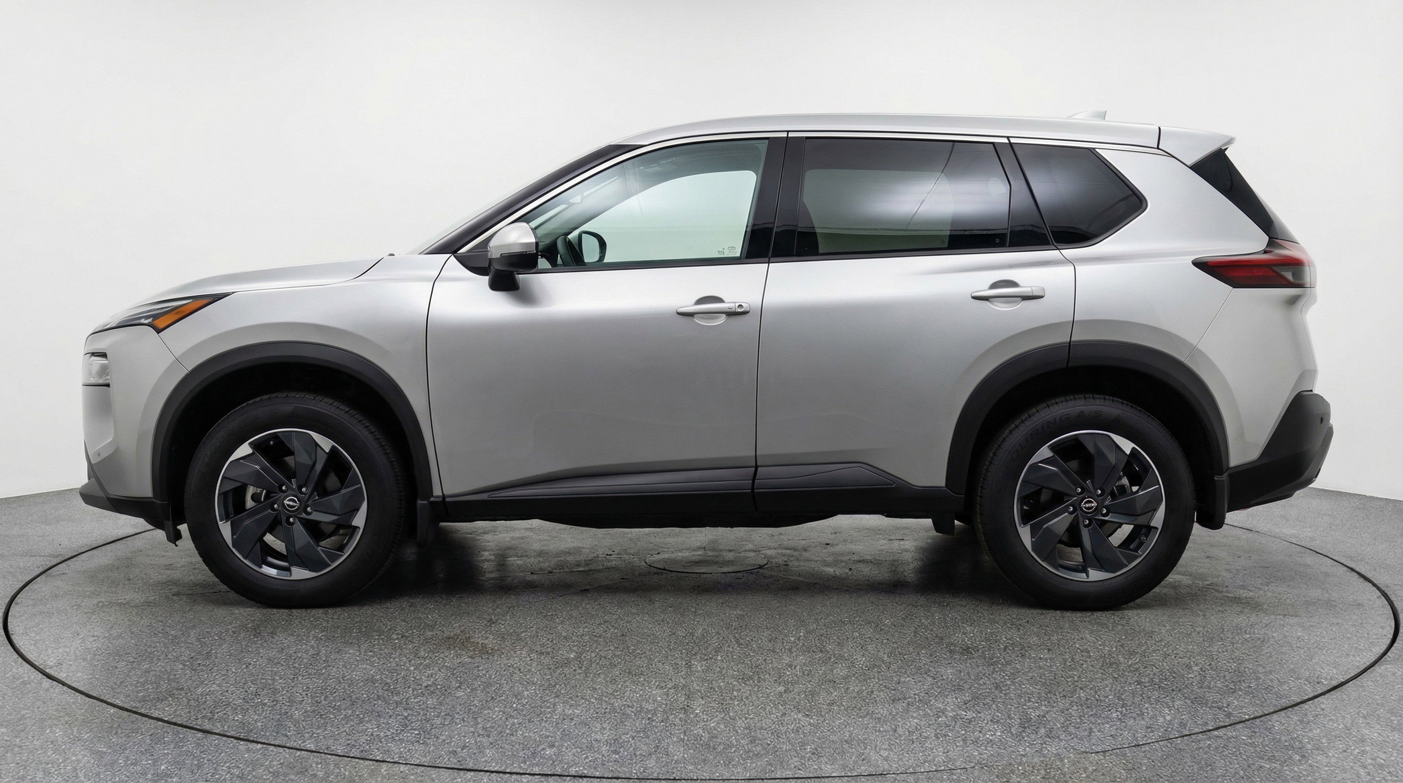 Used 2025 Nissan Rogue SV image 5
