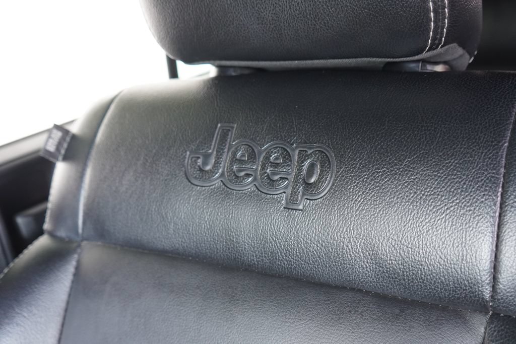 Used 2012 Jeep Wrangler Unlimited Sahara w/ Dual Top Group AWD/4WD image 30
