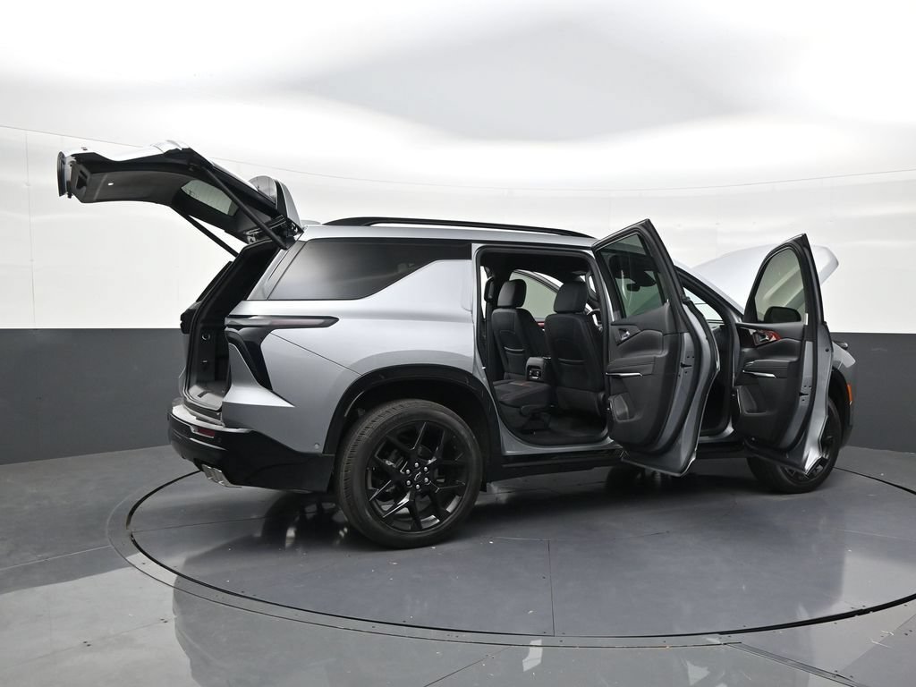 Used 2026 Chevrolet Traverse RS FWD image 29