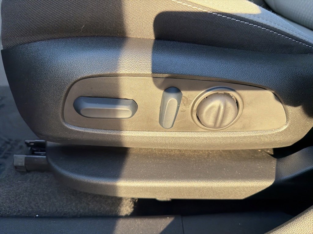 Used 2023 GMC Terrain SLE w/ Driver Convenience Package image 20