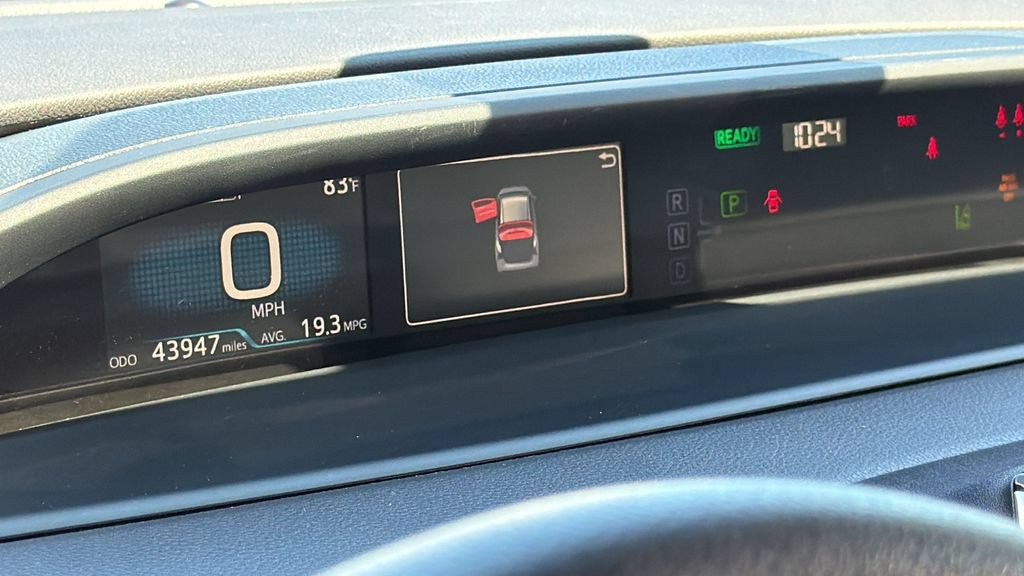 Used 2022 Toyota Prius L Eco FWD image 29