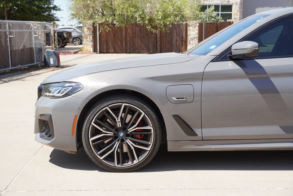 Used 2022 BMW 530e w/ Premium Package RWD image 5