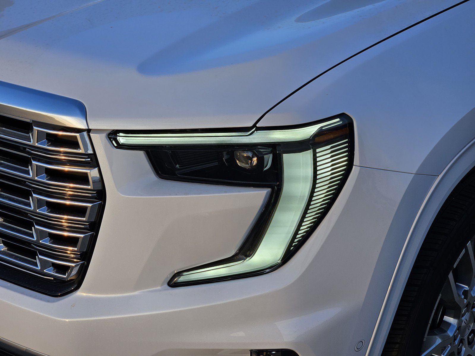 New 2027 GMC Acadia Denali FWD image 5