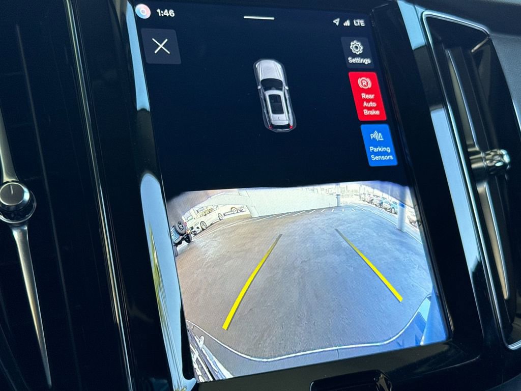 Certified 2025 Volvo XC60 B5 Core image 19