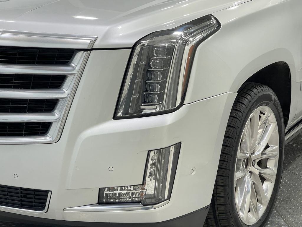 Used 2018 Cadillac Escalade Premium Luxury image 39