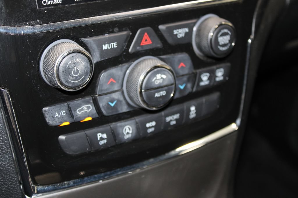 Used 2022 Jeep Grand Cherokee Laredo X RWD image 40