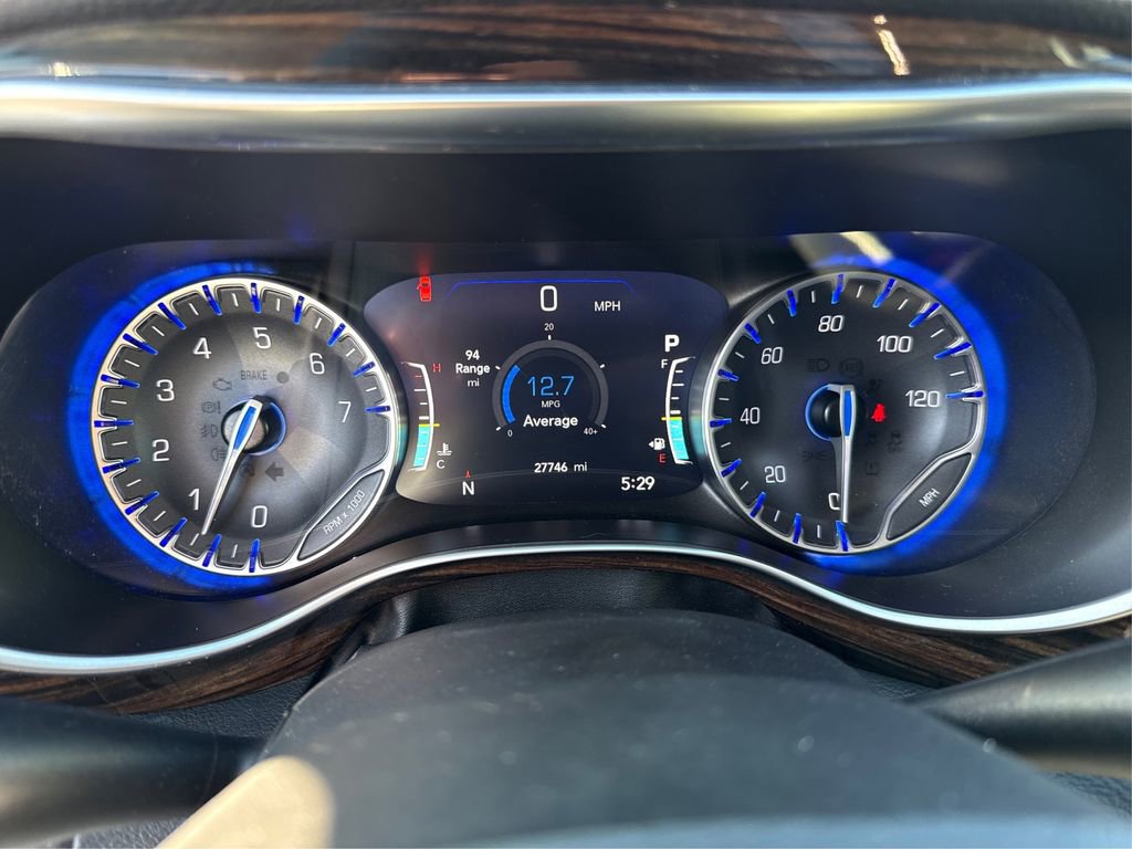 Used 2024 Chrysler Pacifica Limited FWD image 23