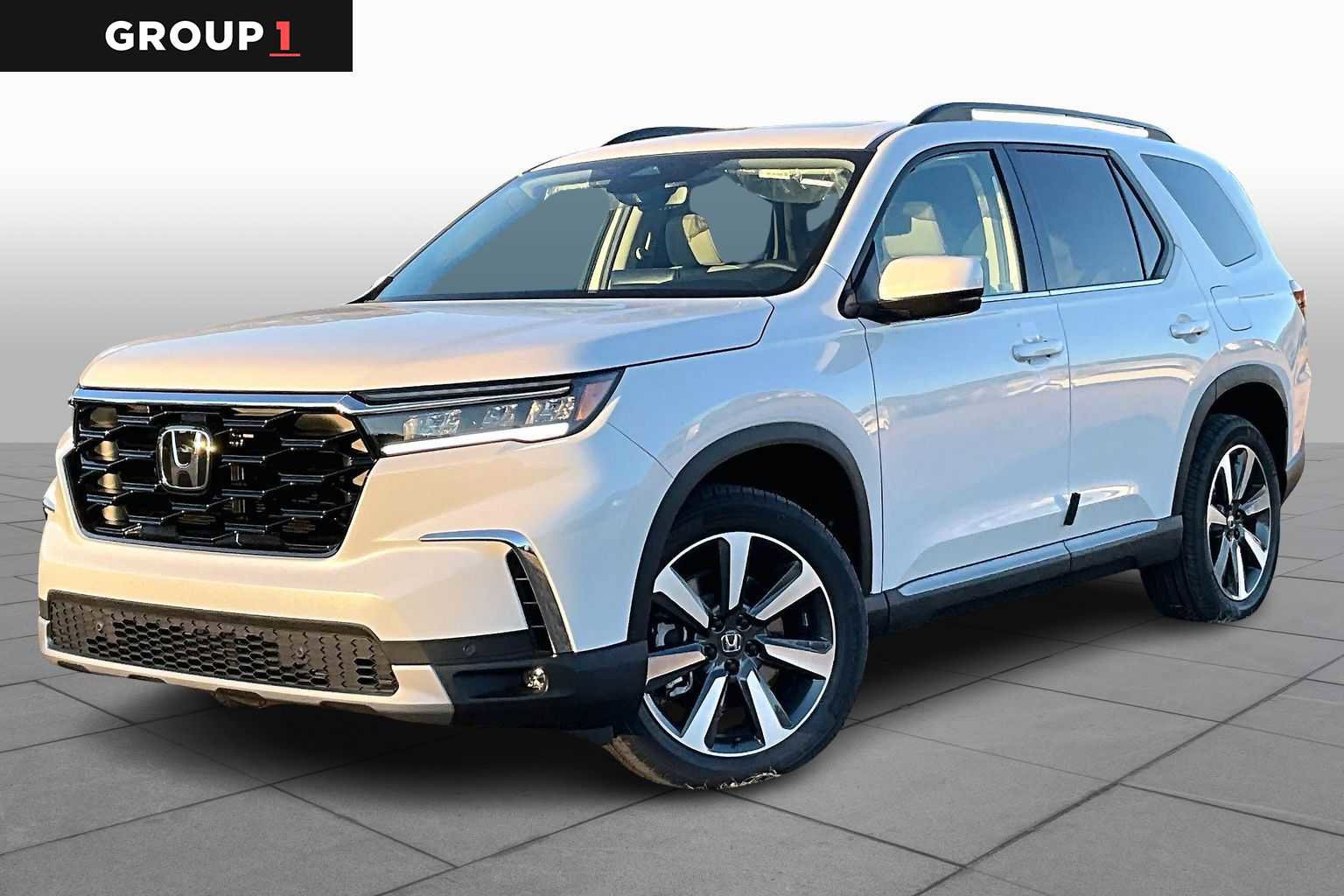 New 2025 Honda Pilot Touring image 1