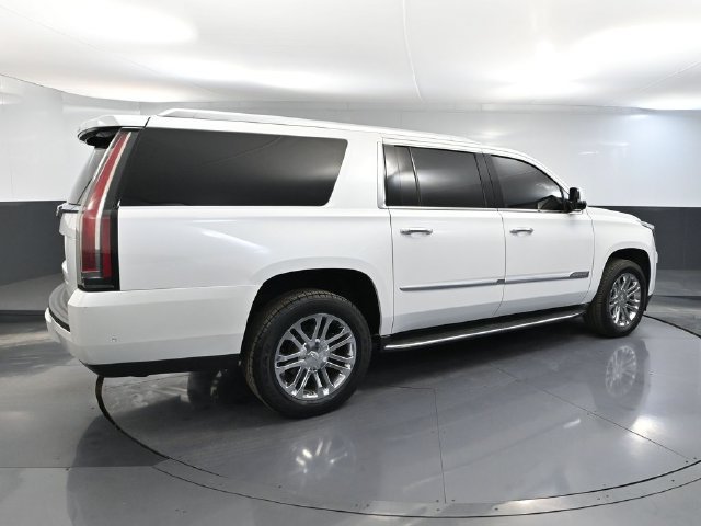 Used 2017 Cadillac Escalade ESV 4WD image 4