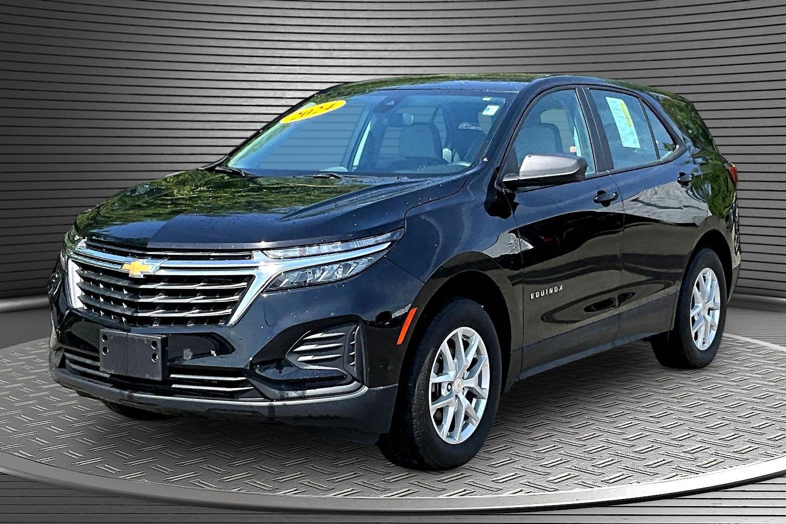 Used 2024 Chevrolet Equinox LS AWD/4WD image 3