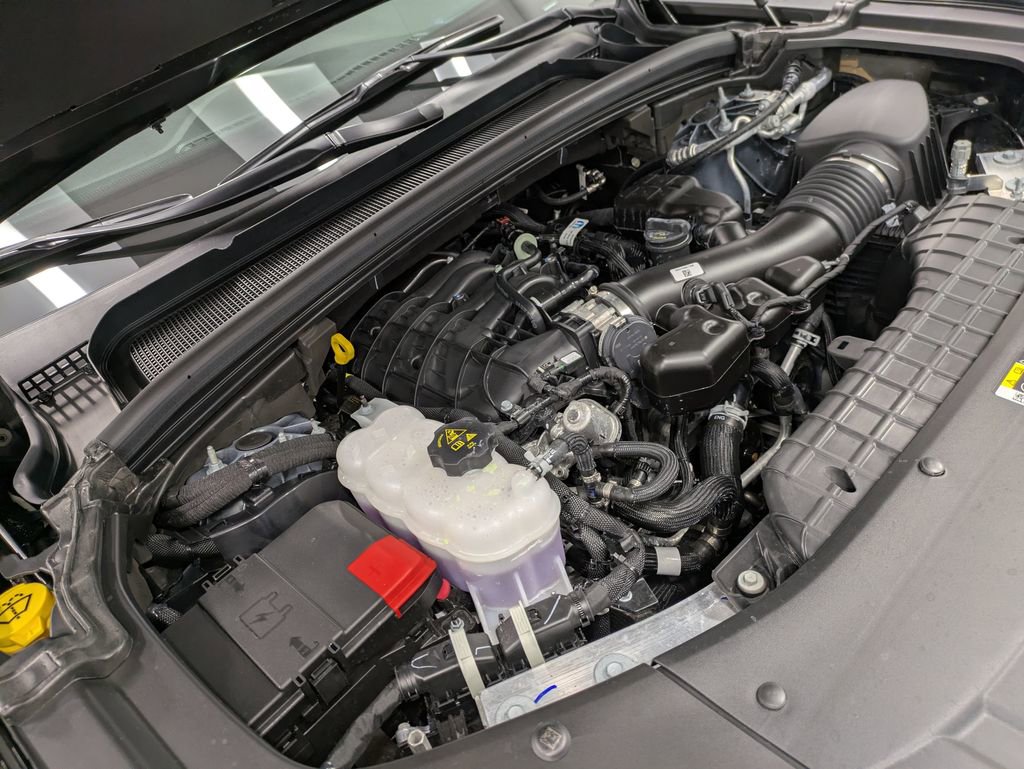 Used 2025 Jeep Grand Cherokee Altitude image 30