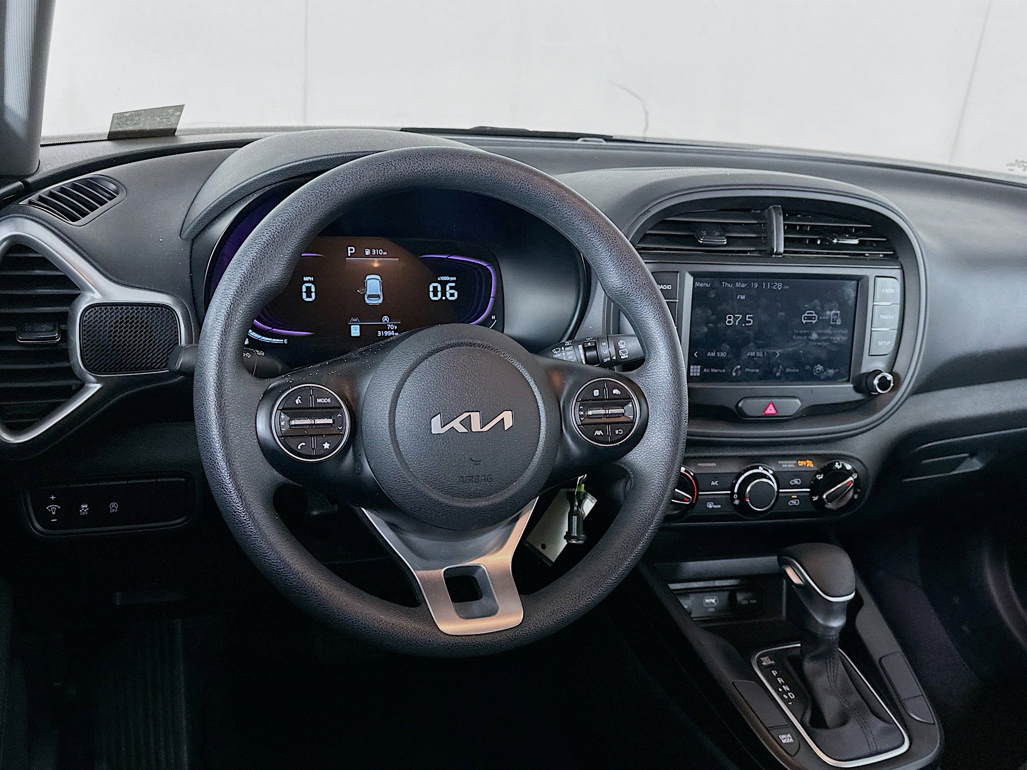 Used 2025 Kia Soul LX w/ LX Technology Package FWD image 18