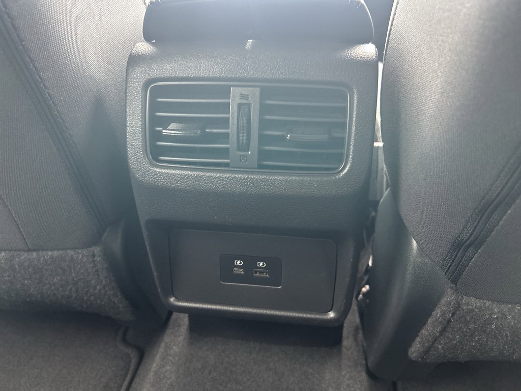 Used 2023 Nissan Rogue SV image 14