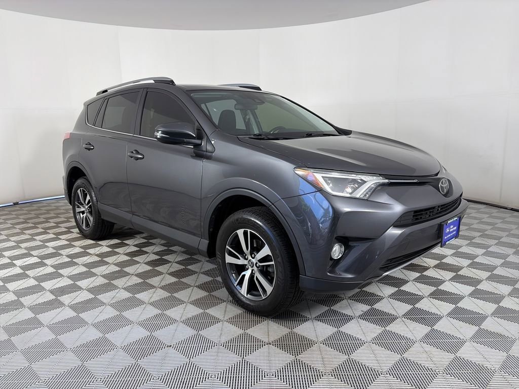 Used 2018 Toyota RAV4 XLE AWD/4WD image 1