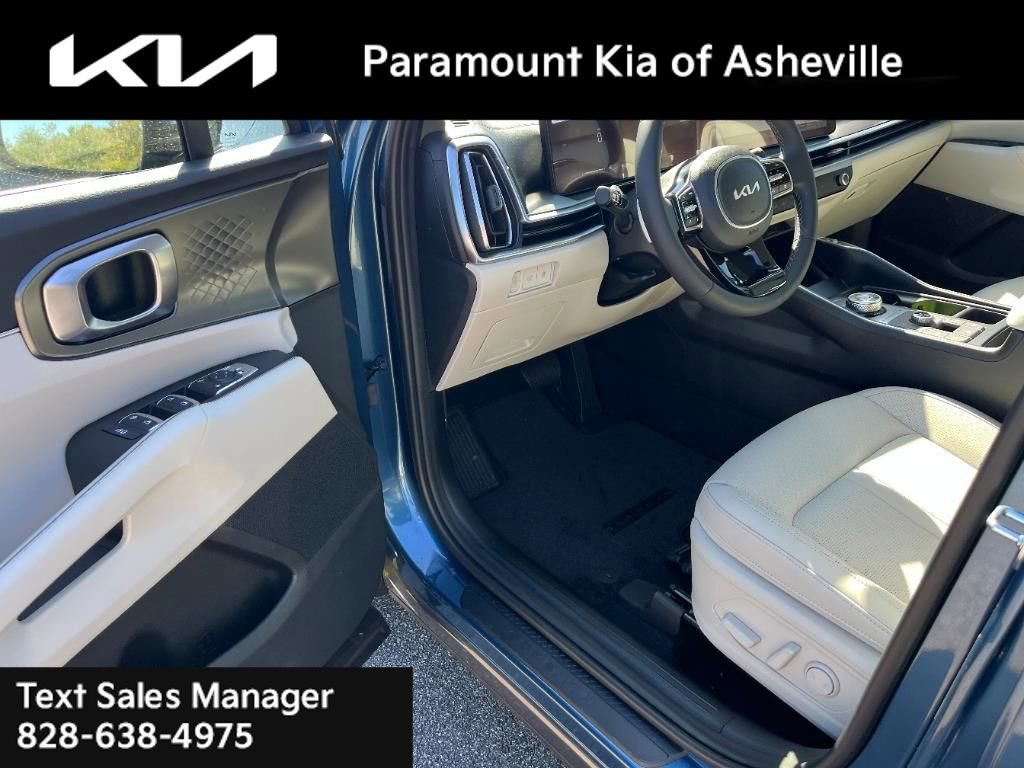 Certified 2025 Kia Sorento EX image 12