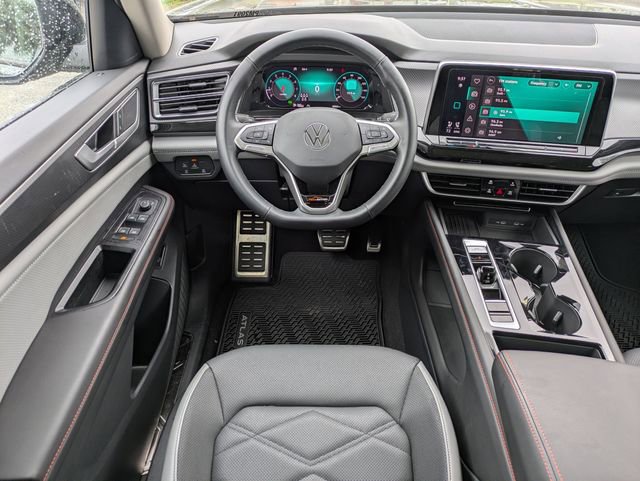 Certified 2025 Volkswagen Atlas Peak Edition SE AWD/4WD image 17