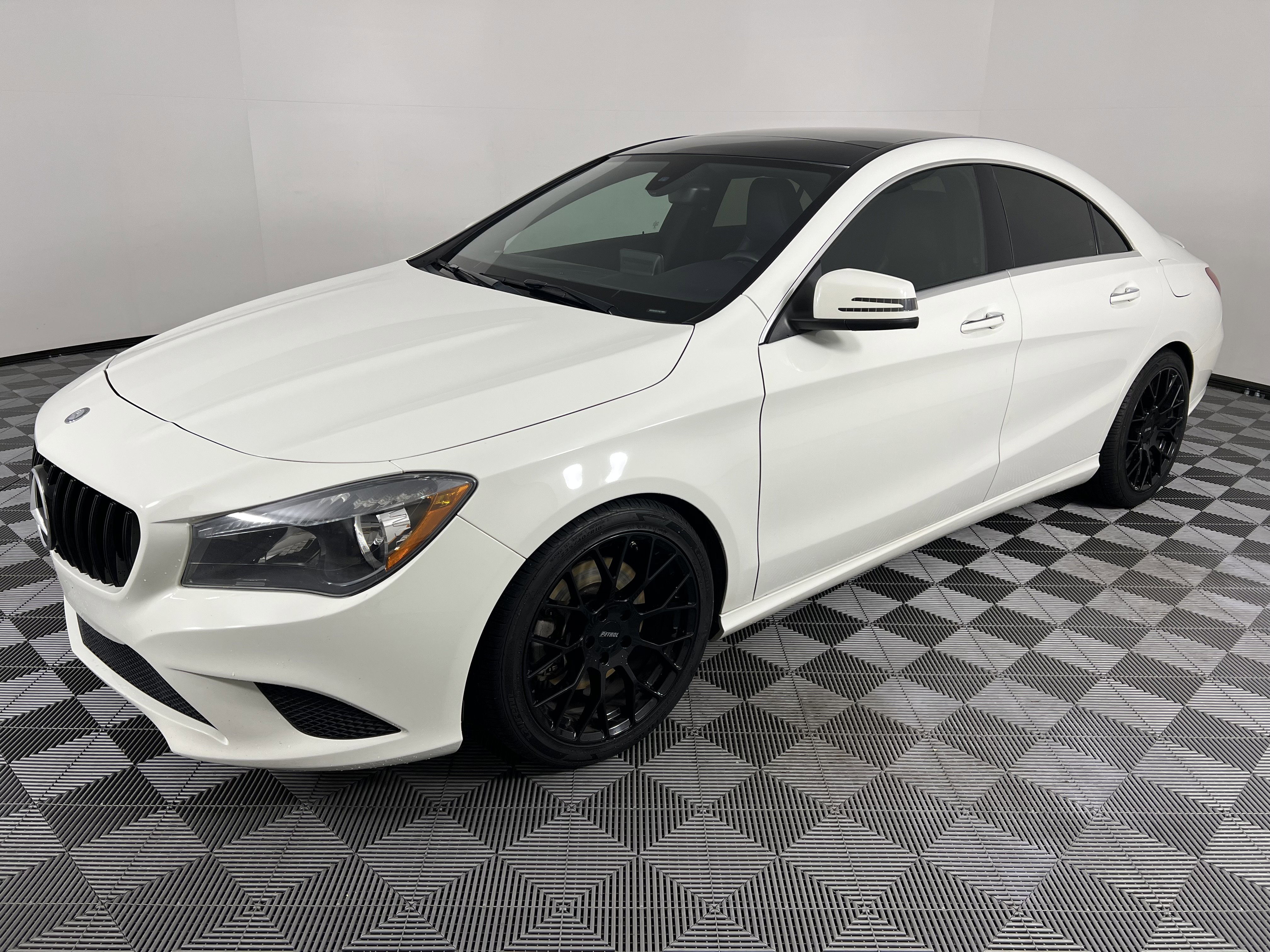 Used 2015 Mercedes-Benz CLA 250 4MATIC image 8