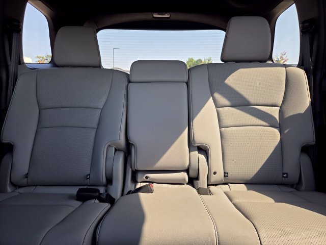Used 2025 Honda Passport EX-L image 10
