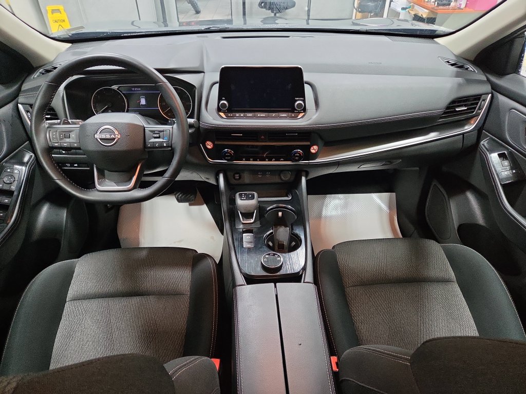 Used 2026 Nissan Rogue SV AWD/4WD image 3