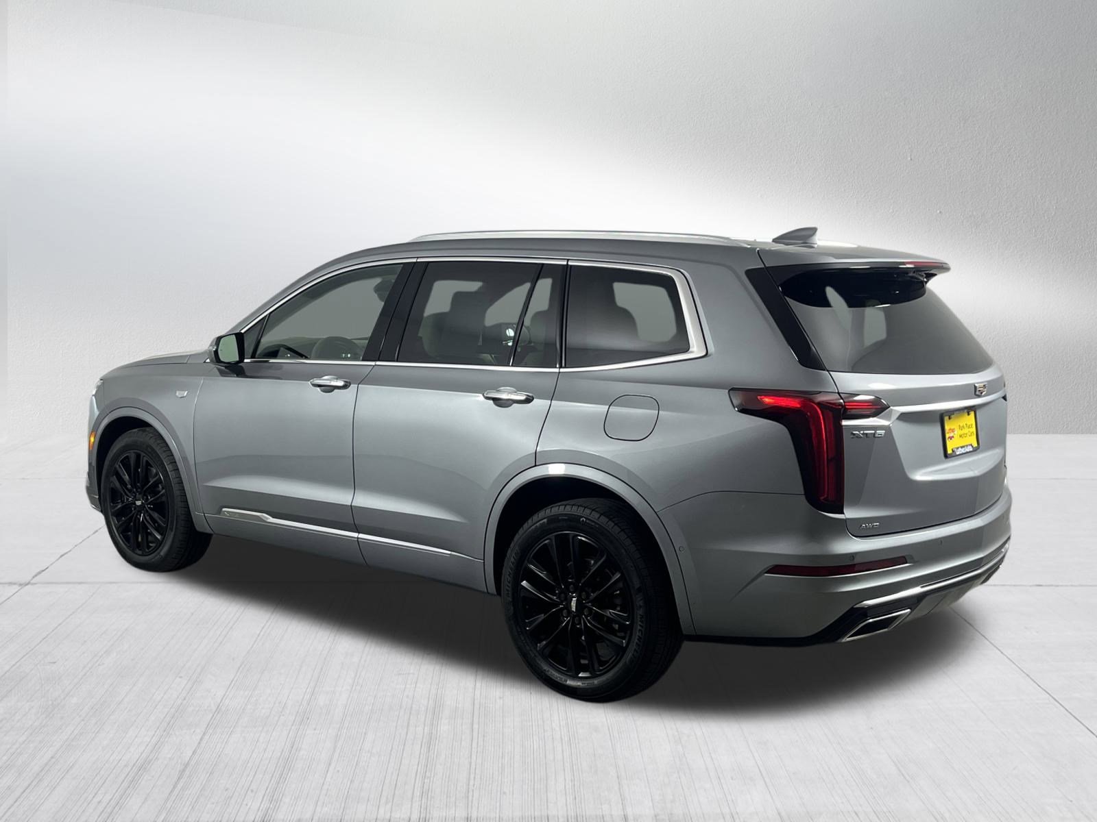 Used 2023 Cadillac XT6 Premium Luxury w/ Technology Package image 5