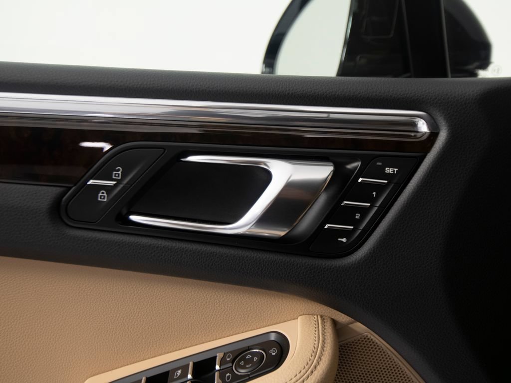 Certified 2026 Porsche Macan AWD/4WD image 20