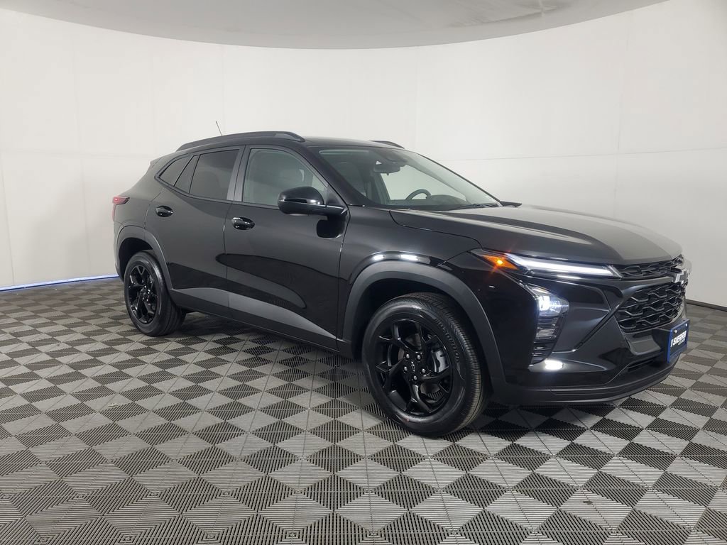 New 2026 Chevrolet Trax LT w/ Midnight Edition image 2