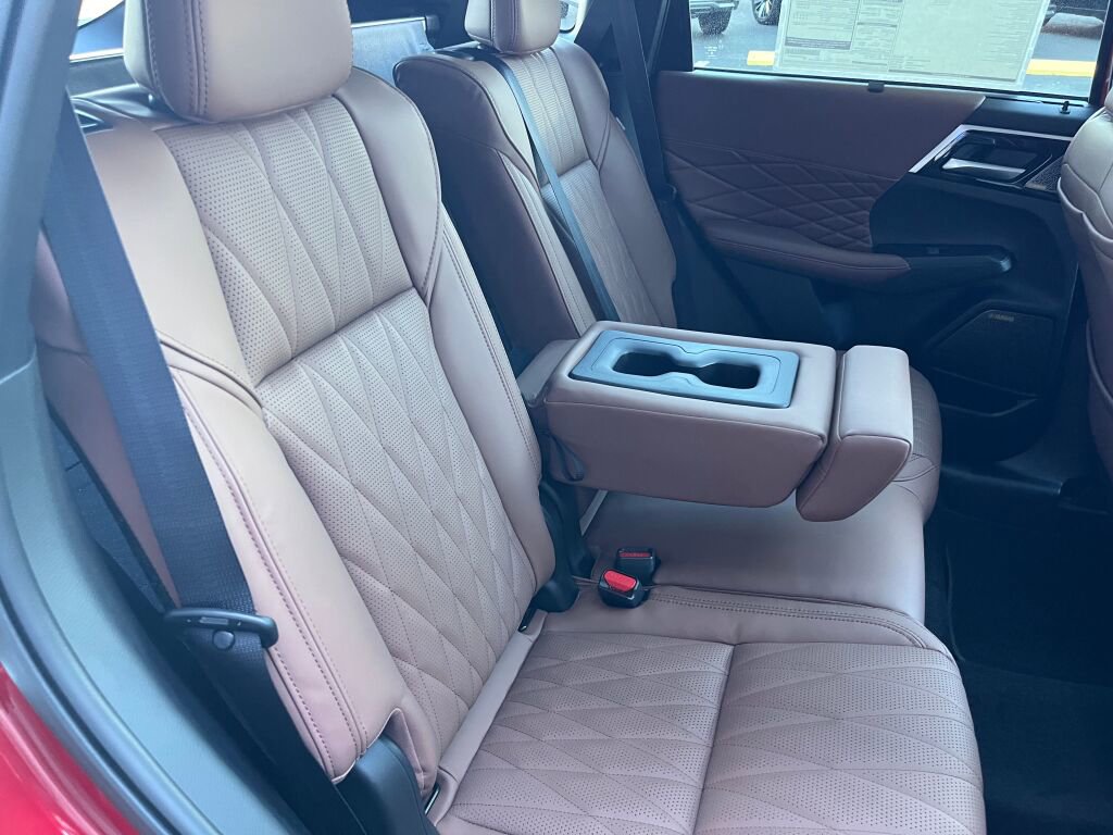 New 2026 Mitsubishi Outlander SEL image 30