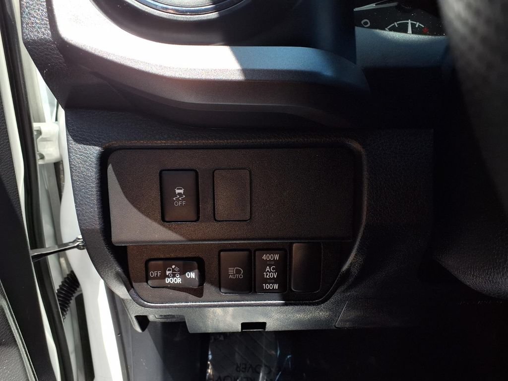 Certified 2023 Toyota Tacoma TRD Off-Road AWD/4WD image 16