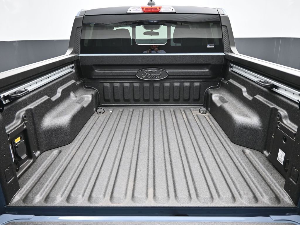 New 2025 Ford Maverick Lariat w/ Black Appearance Package image 11