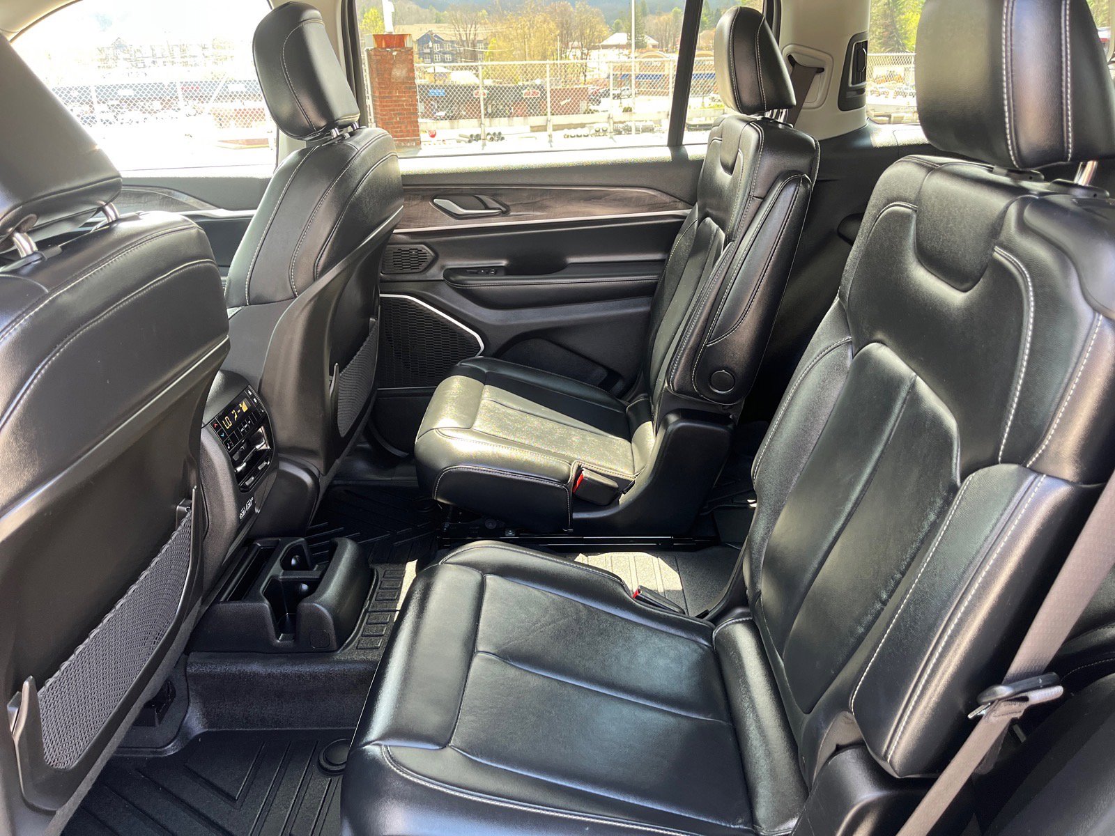 Used 2021 Jeep Grand Cherokee L Limited AWD/4WD image 18