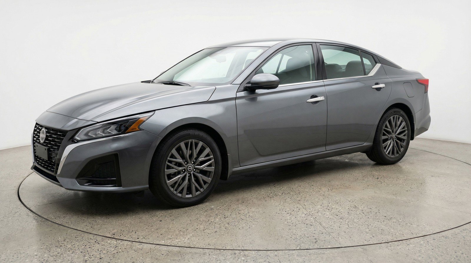 Used 2025 Nissan Altima 2.5 SV FWD image 3