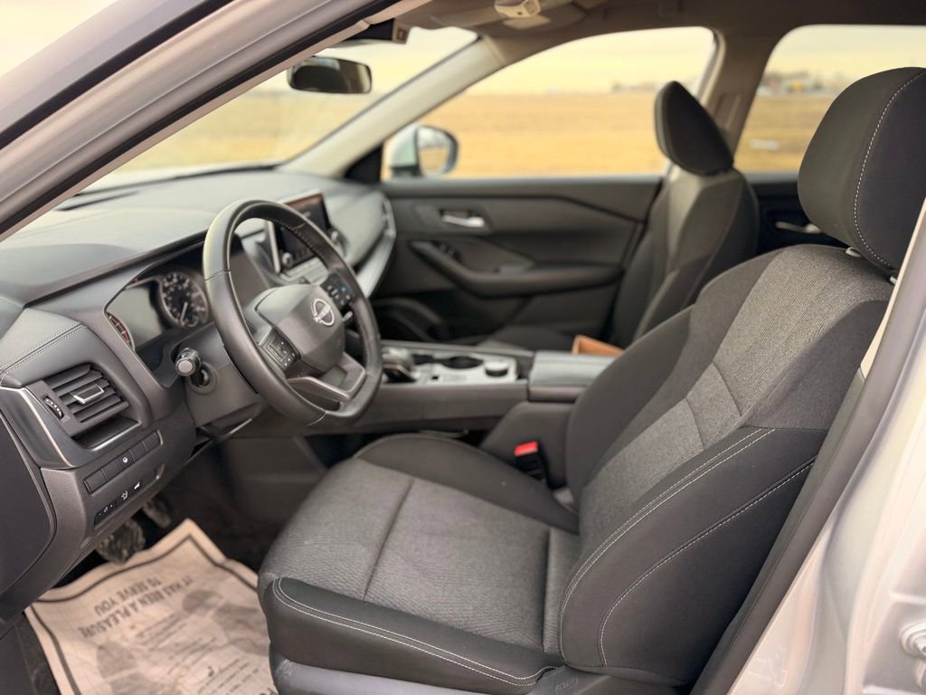 Certified 2025 Nissan Rogue SV image 9