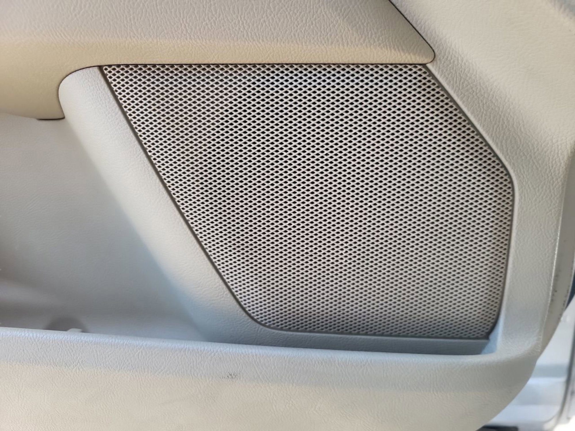 Used 2014 Ford Fusion SE w/ Equipment Group 202A image 16