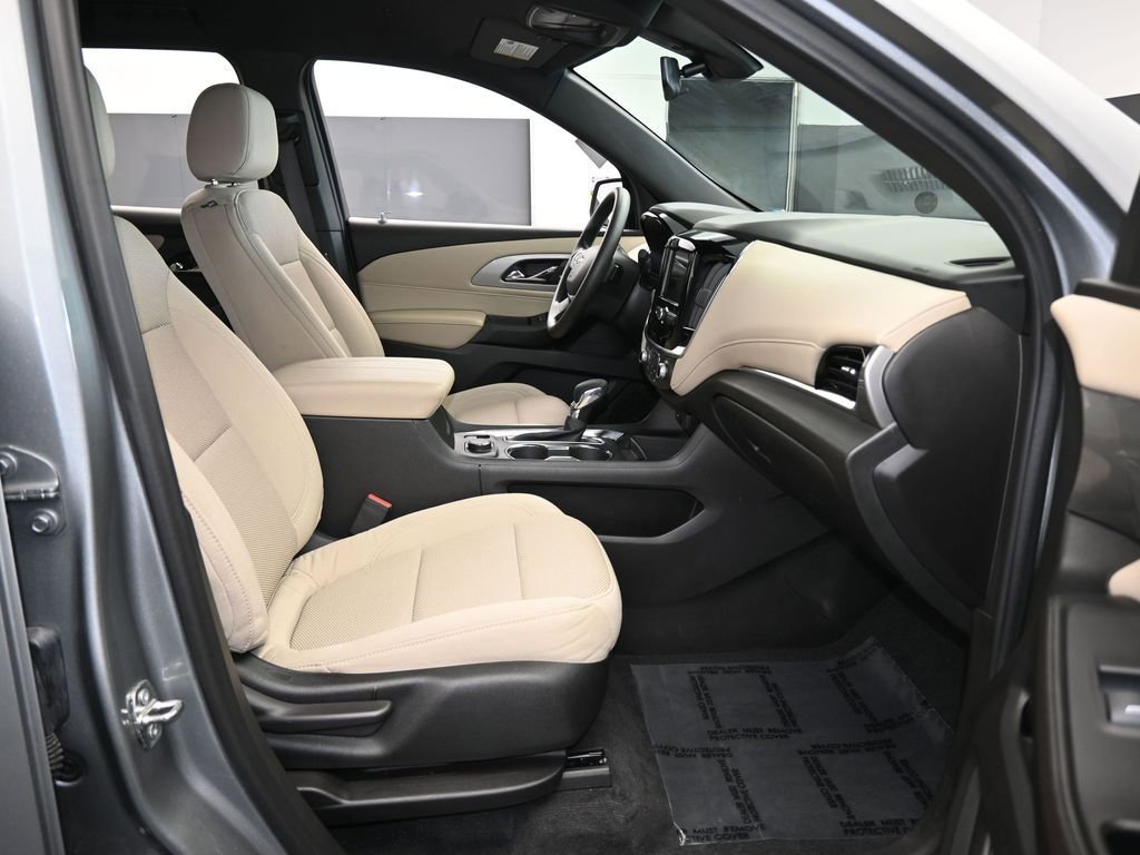 Used 2023 Chevrolet Traverse LS image 42