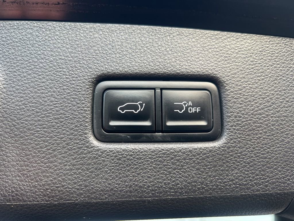 Certified 2023 Kia Carnival EX image 13