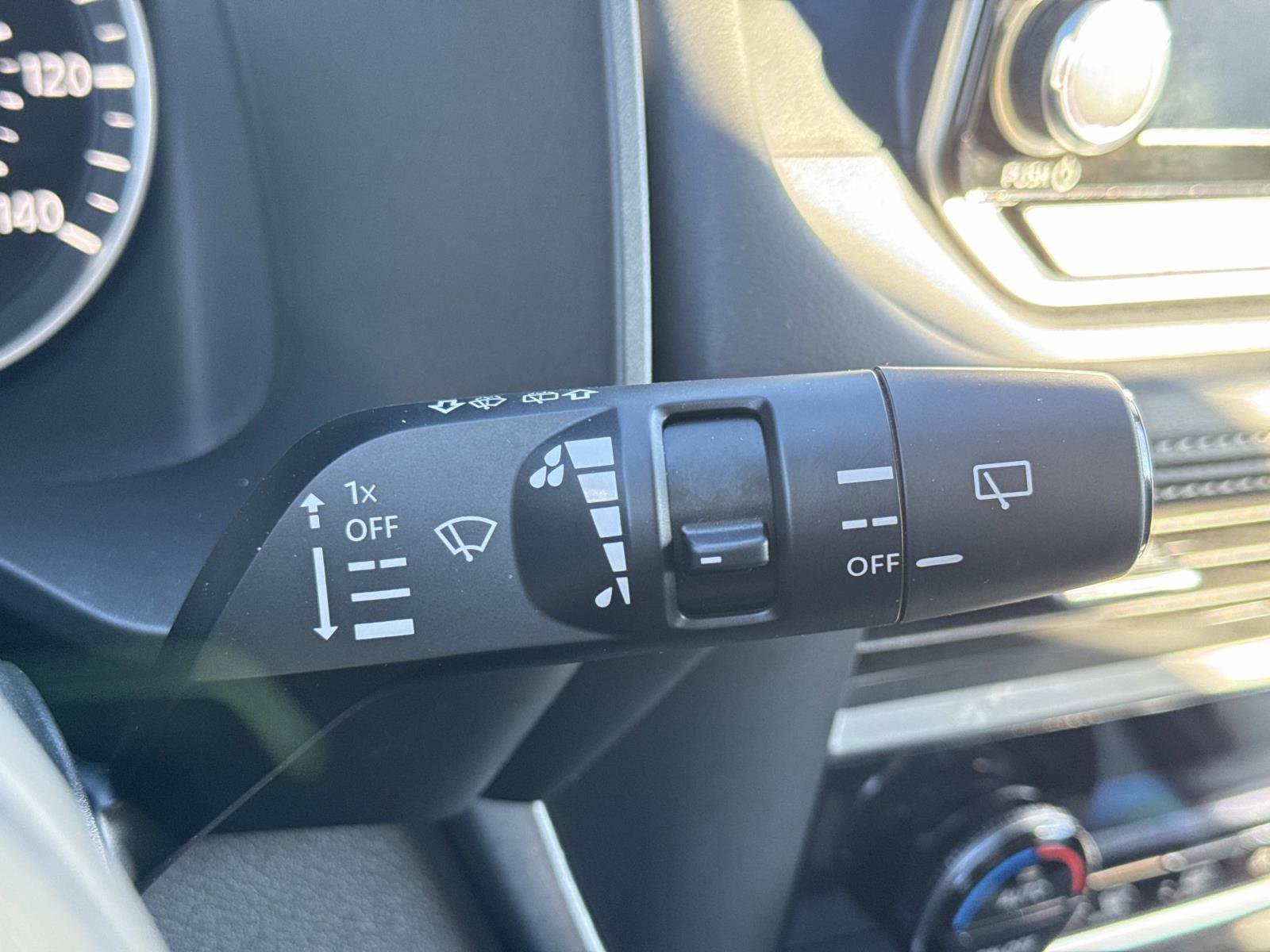 Used 2024 Nissan Rogue SV image 10