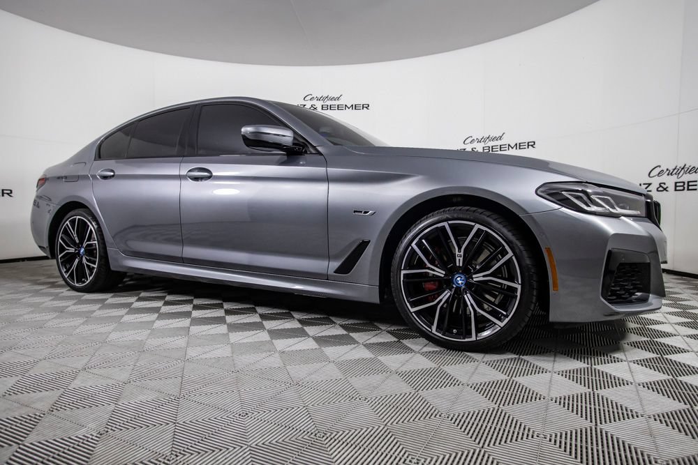 Used 2023 BMW 530e w/ M Sport Package RWD image 2