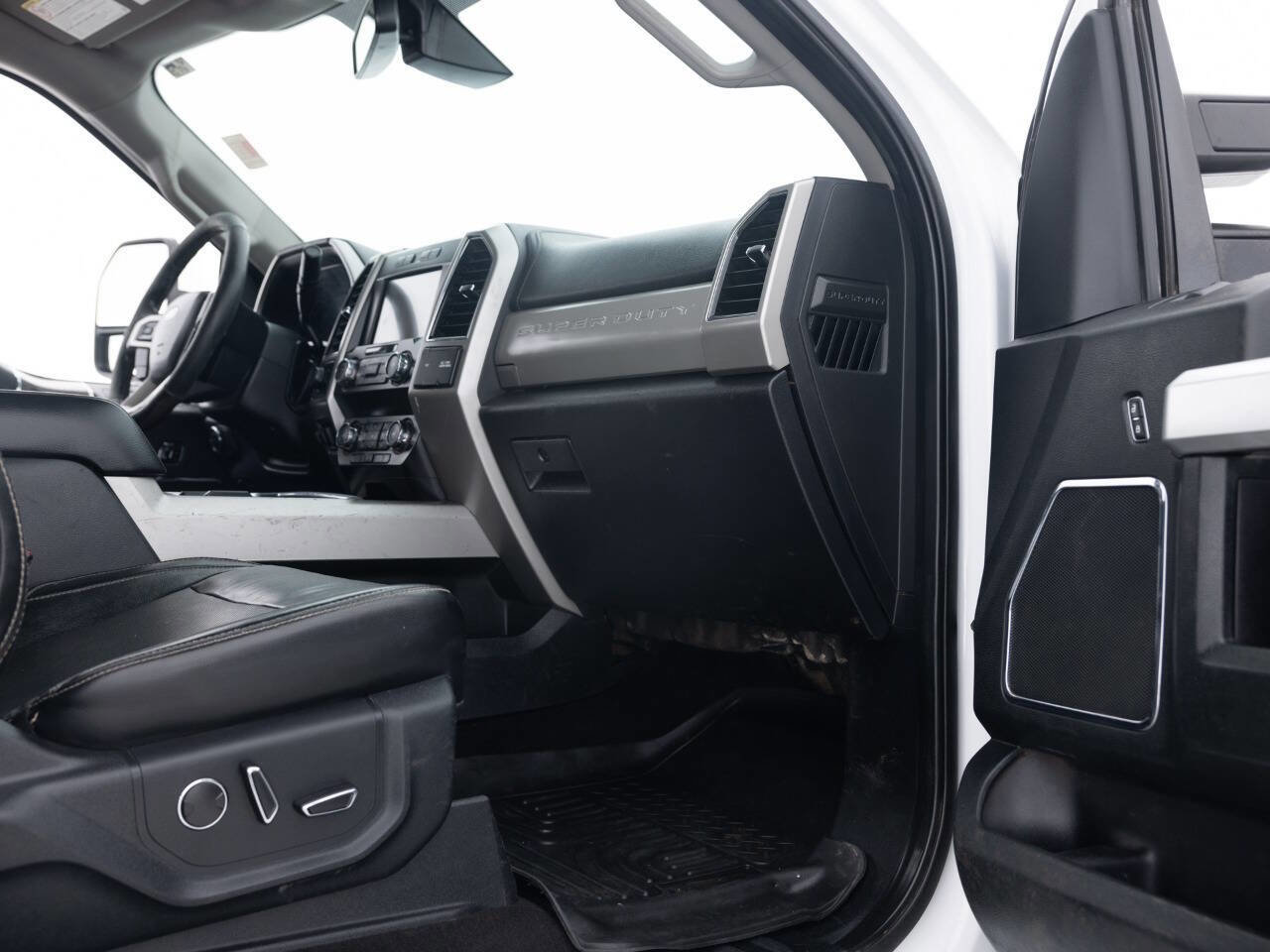 Used 2019 Ford F250 Lariat w/ Lariat Ultimate Package image 35