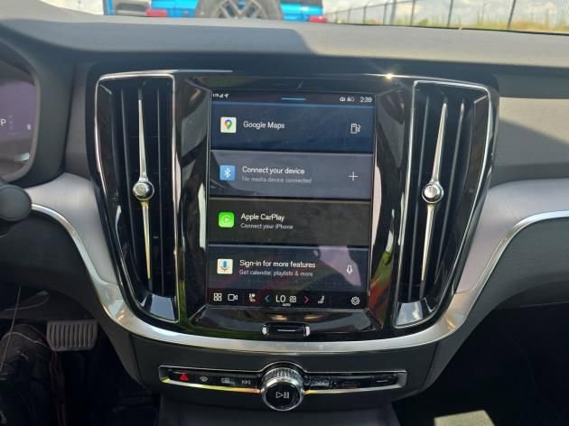 Used 2025 Volvo S60 B5 Core image 4