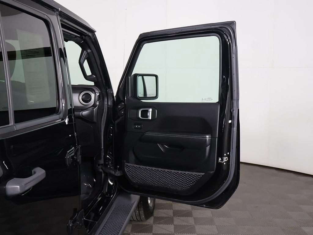 Used 2021 Jeep Wrangler Unlimited Sahara AWD/4WD image 18