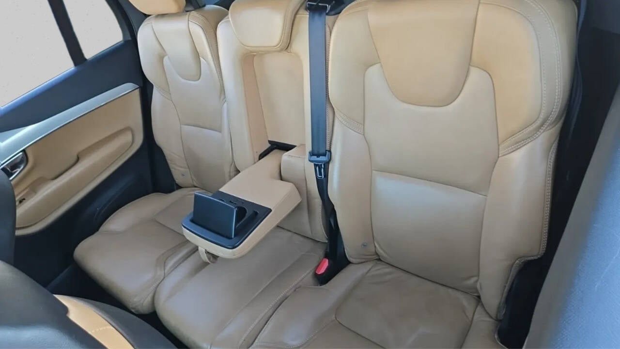 Used 2016 Volvo XC90 T6 Momentum w/ Vision Package image 9