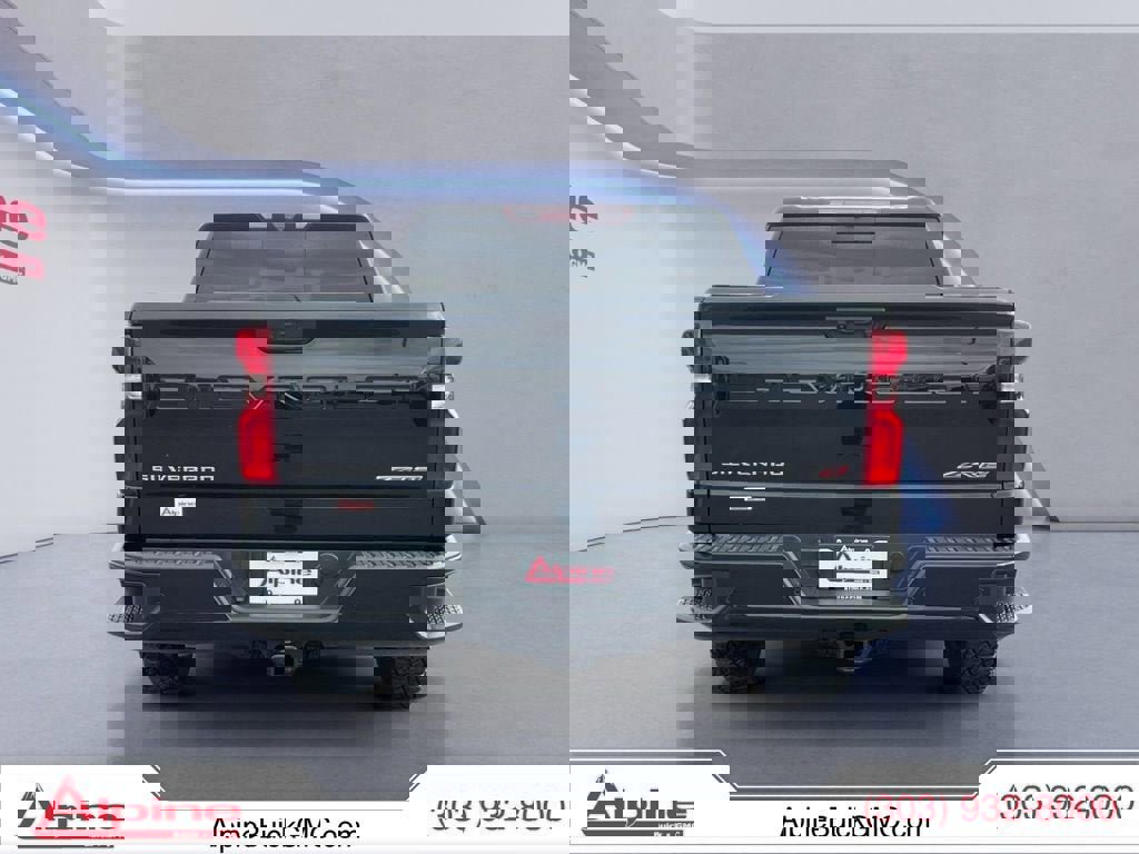 Used 2024 Chevrolet Silverado 1500 ZR2 w/ Technology Package image 4