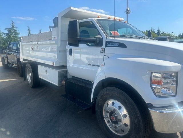 Used 2018 Ford F750 2WD Regular Cab Super Duty image 2