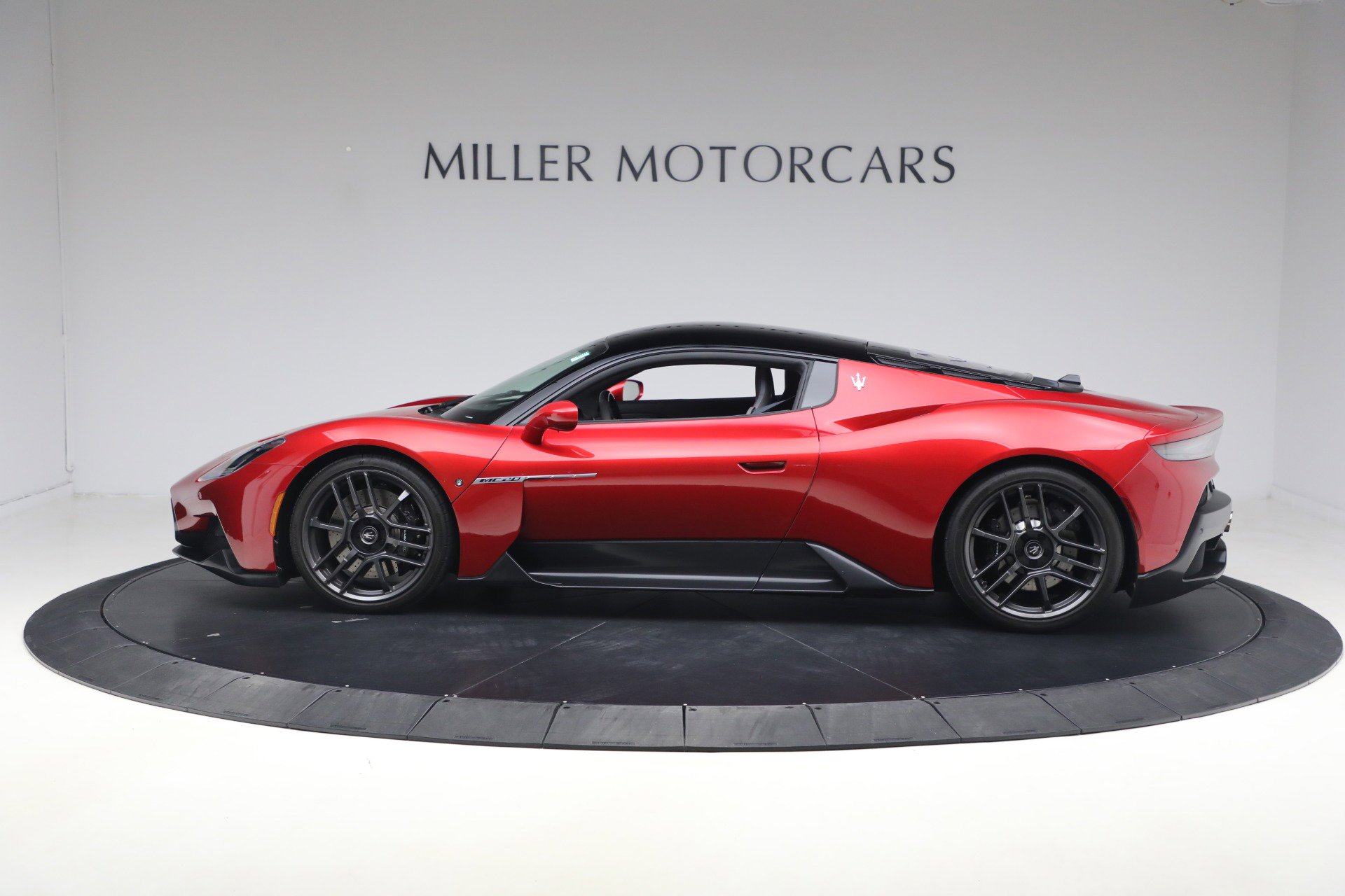 Certified 2022 Maserati MC20 Coupe image 2