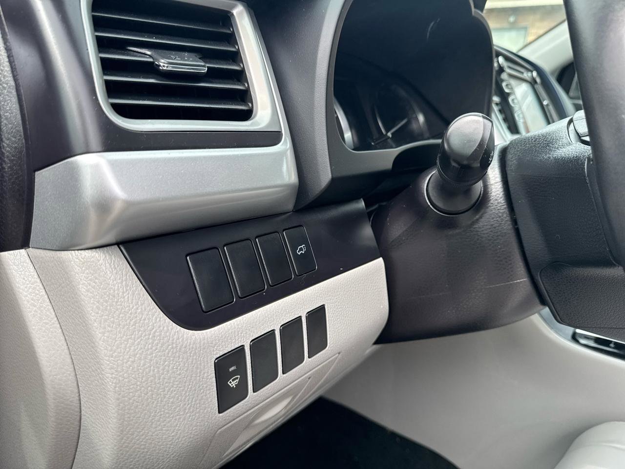 Used 2015 Toyota Highlander XLE image 29