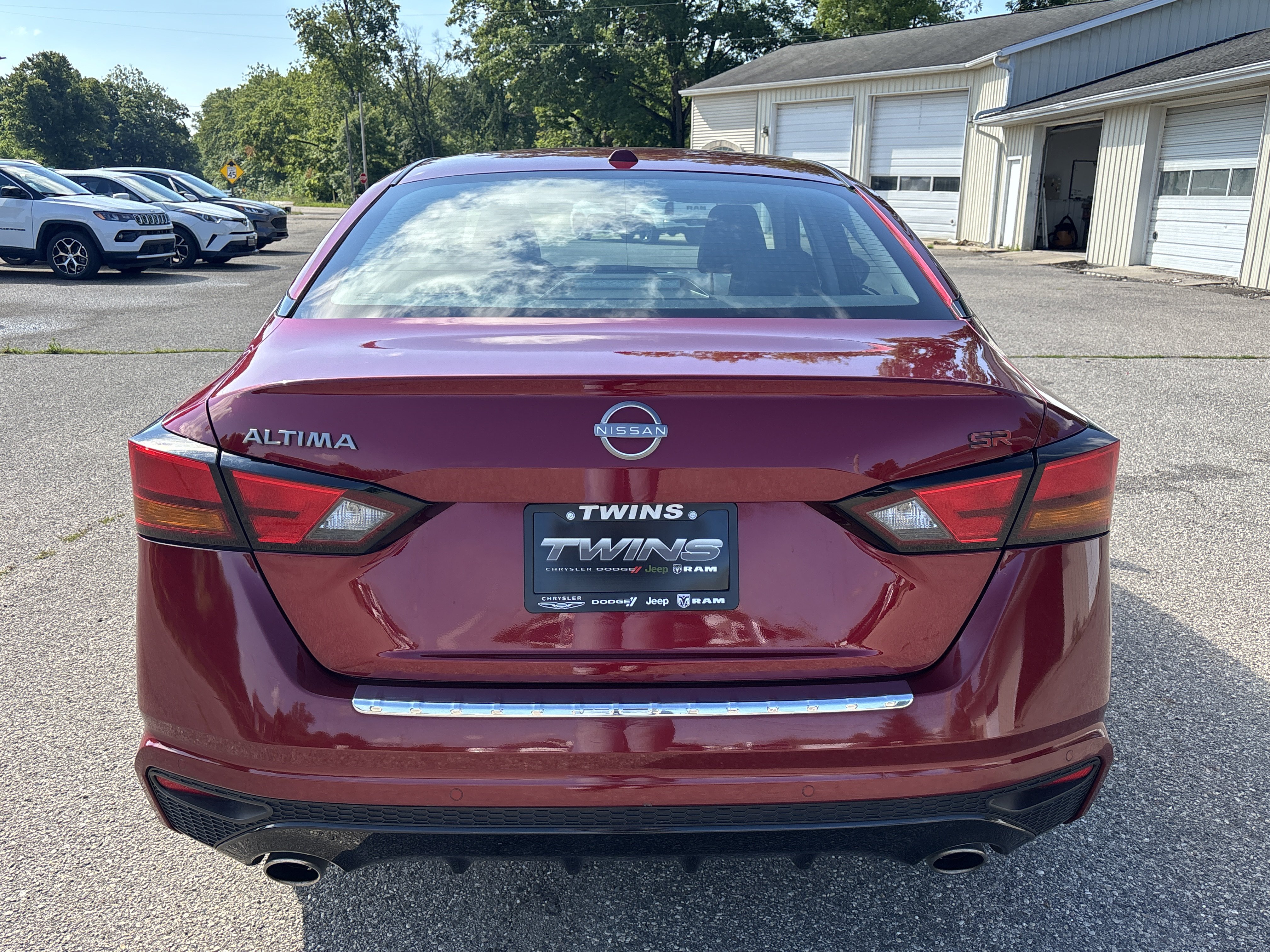 Used 2023 Nissan Altima 2.5 SR FWD image 5