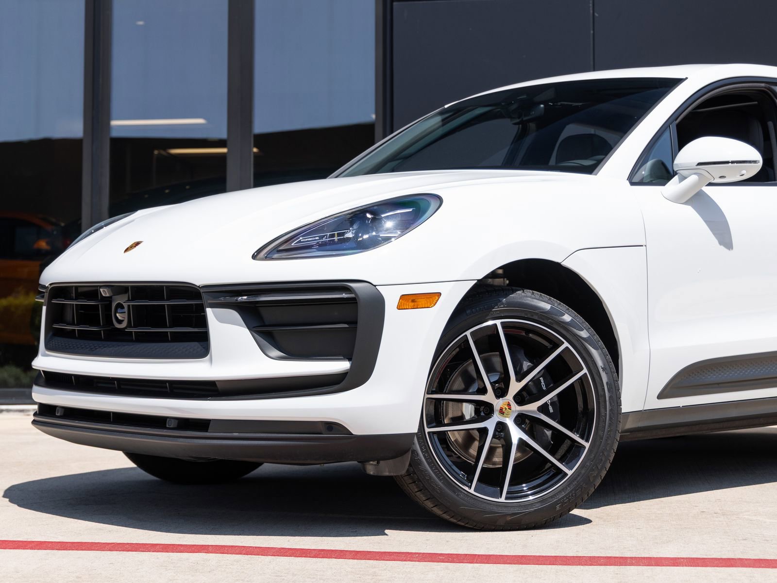 Certified 2026 Porsche Macan AWD/4WD image 7